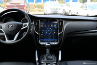 2017款众泰SR7 1.5T自动魔方之梦版