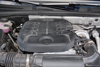 2018款荣威RX8 2.0T自动智联网四驱至尊版