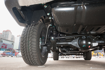 2018款北京BJ40 PLUS 2.3T自动四驱尊享版