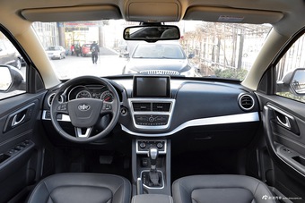 2017款奔腾X40 1.6L自动尊贵型图片