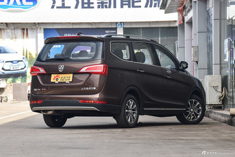 2017款宝骏730 1.5T自动风尚型7座