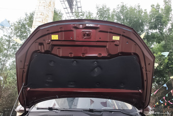 2016款 野马汽车 T70  1.8L 手动精英款 波尔多红