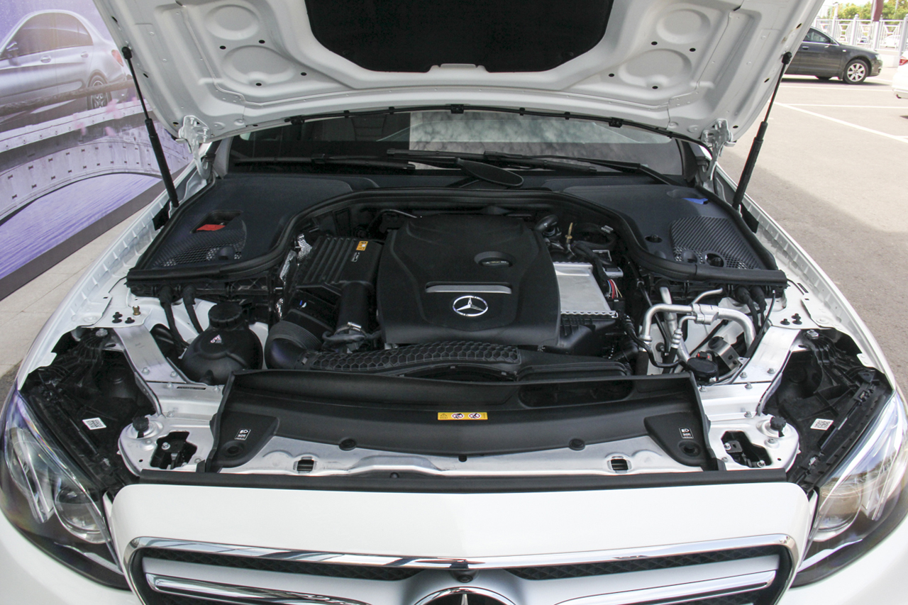 2018款奔驰E级改款2.0T自动 300L 豪华型