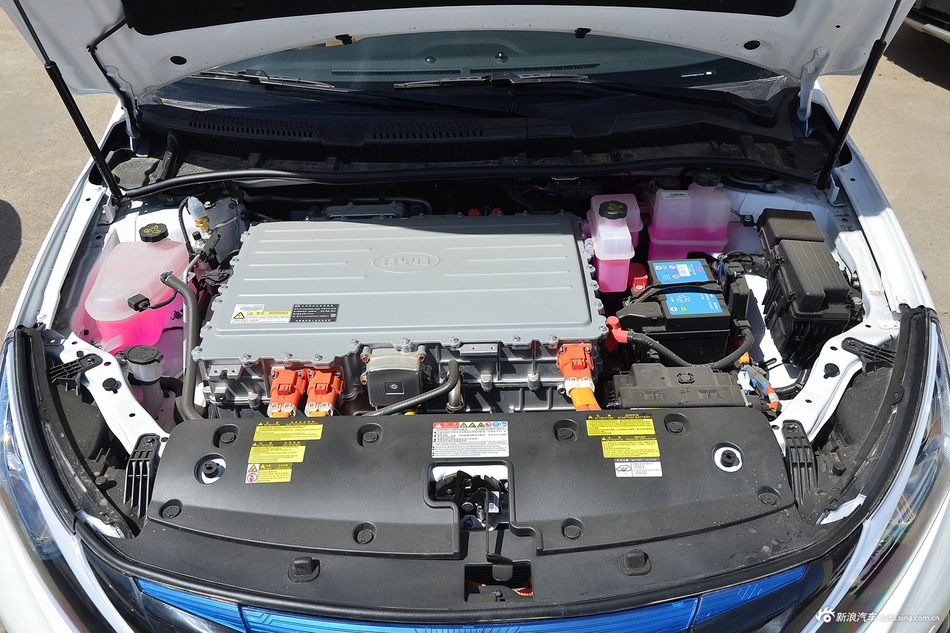 2017款比亚迪秦EV300尊享型