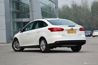 2017款福克斯三厢1.6L手动风尚型智行版