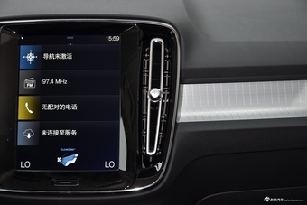 2019款沃尔沃XC40 2.0T四驱正午熔岩红T4