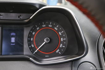 2016款艾瑞泽5 1.5L自动领锐版 俊逸白