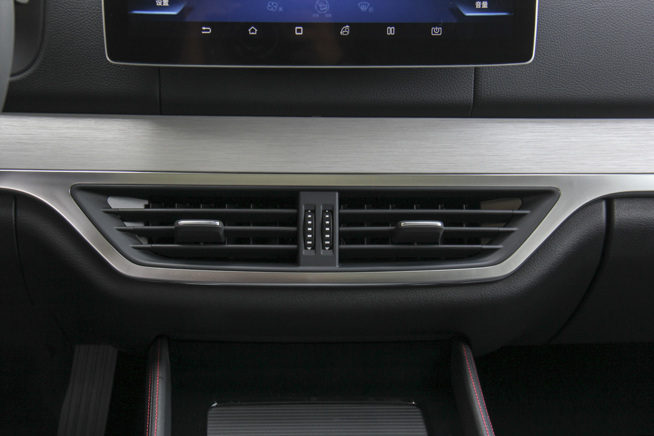 2018款比亚迪唐新能源2.0T全时四驱智联创享型7座