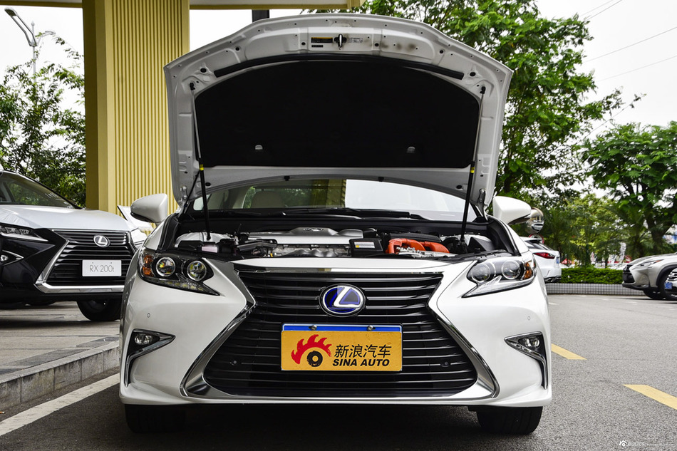 2015款雷克萨斯ES 2.5L自动300h尊贵版