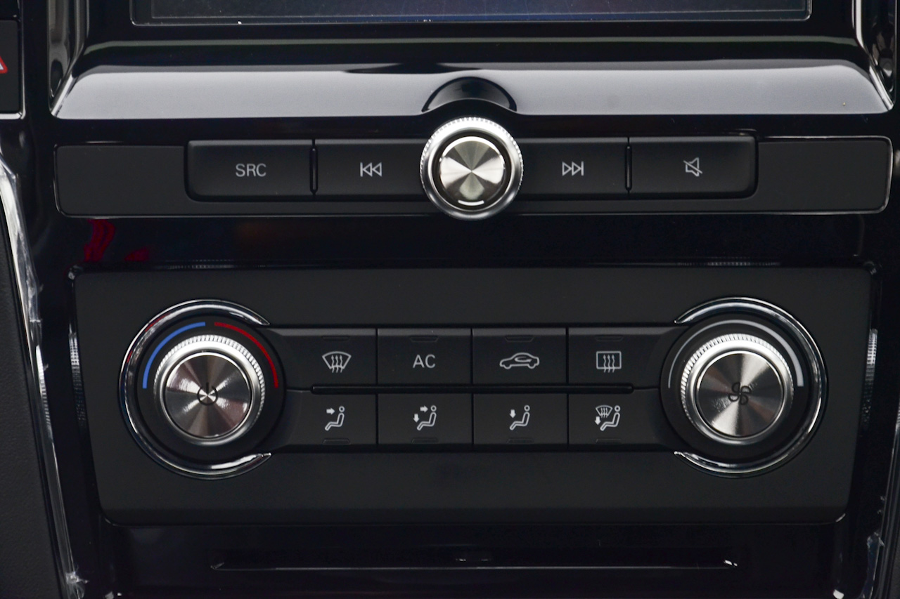 2017款荣威i6 1.0T手动豪华版16T