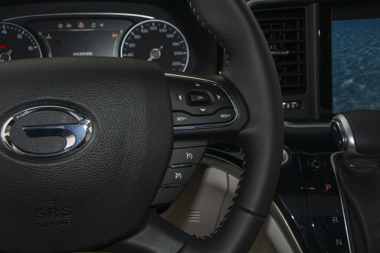 2018款传祺GM8自动320T尊贵版