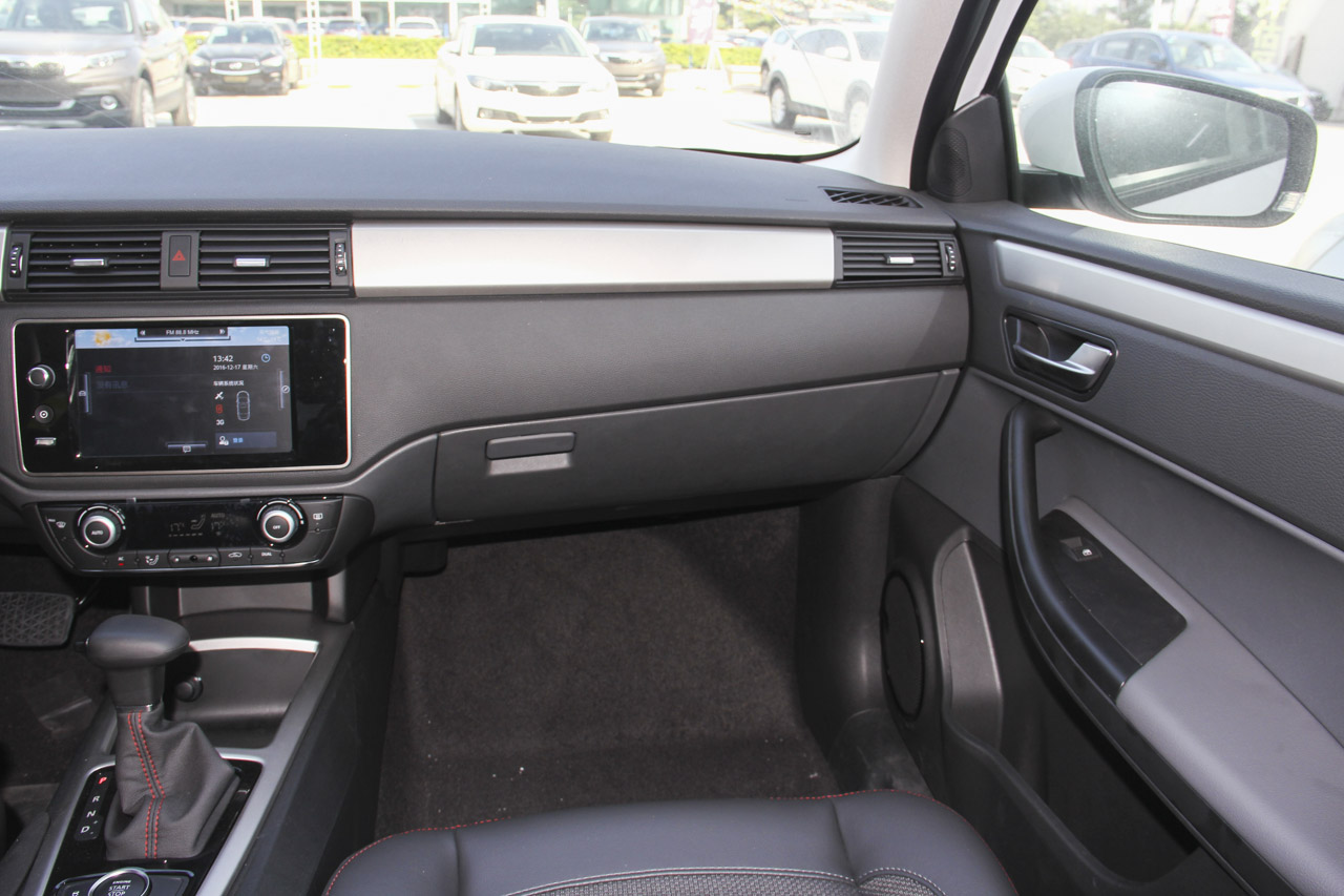 2016款观致3三厢1.6T自动致酷型