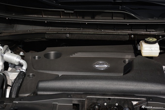 2017款楼兰2.5L自动XL两驱智尚版