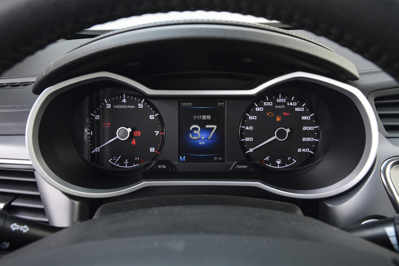 2018款吉利帝豪GL 1.8L手动精英智联型