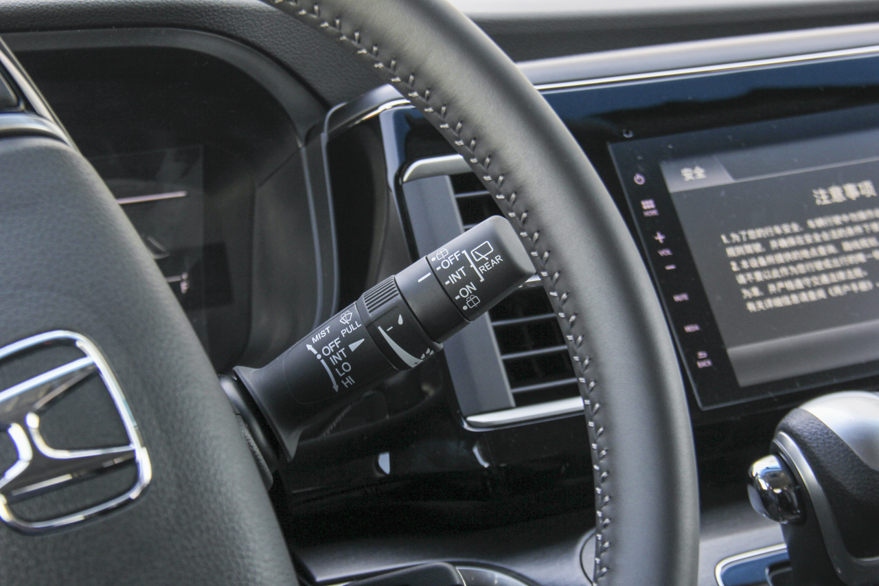 2016款艾力绅2.4L自动经典版