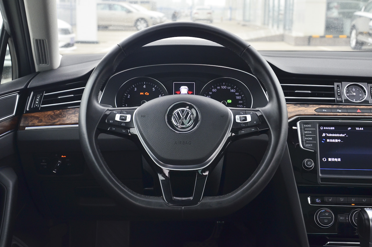  2017款迈腾2.0T自动380TSI DSG豪华型