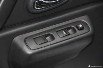 2015款吉姆尼1.3L自动Mode3导航版