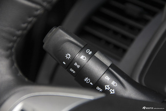 2017款五十铃mu-X 2.5T自动四驱尊享型7座