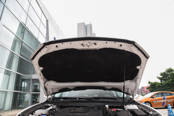 2015款金牛座2.0T自动时尚型 铂钻白