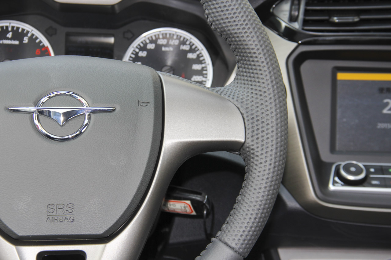 2016款海马M3 1.5L手动智能舒适型