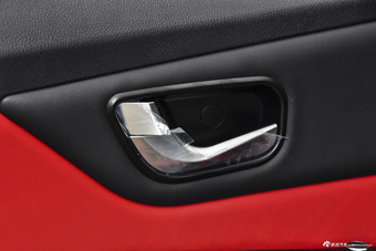 2016款哈弗H1 1.5L自动舒适型蓝标改款 钛白