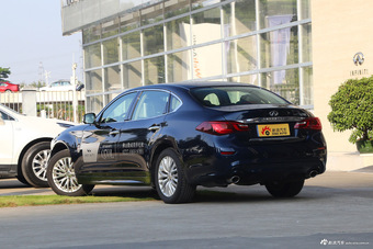 2017款英菲尼迪Q70L 2.5L自动豪华版