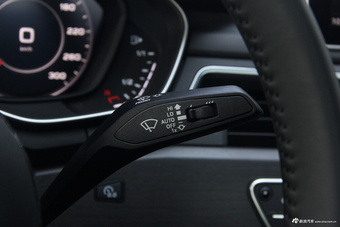 2017款奥迪A4L 2.0T自动40TFSI风尚型 