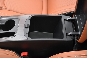 2017款宝骏560律动版1.5T手动乐享型