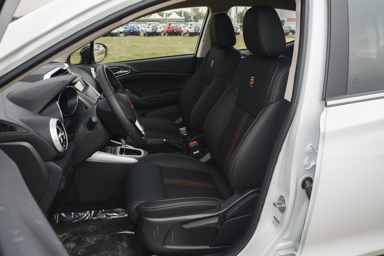 2017款比亚迪元1.5L手动酷炫时尚型