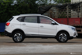 2017款宝骏560 1.5T DCT尊享型