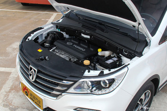 2017款宝骏560 1.5T DCT尊享型