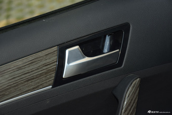 2015款众泰T600 1.5T手动豪华型 冰川白