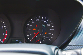 2015款海马福美来1.6L手动品尚型