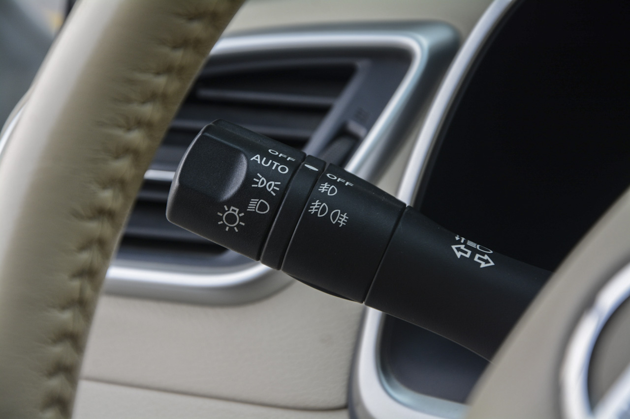 2017款楼兰2.5L自动S/C XV HEV混动四驱旗舰版