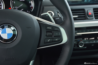 2018款宝马1系120i自动设计套装型