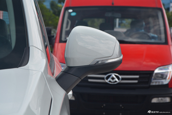 2017上汽大通D90 2.0T手动两驱火星