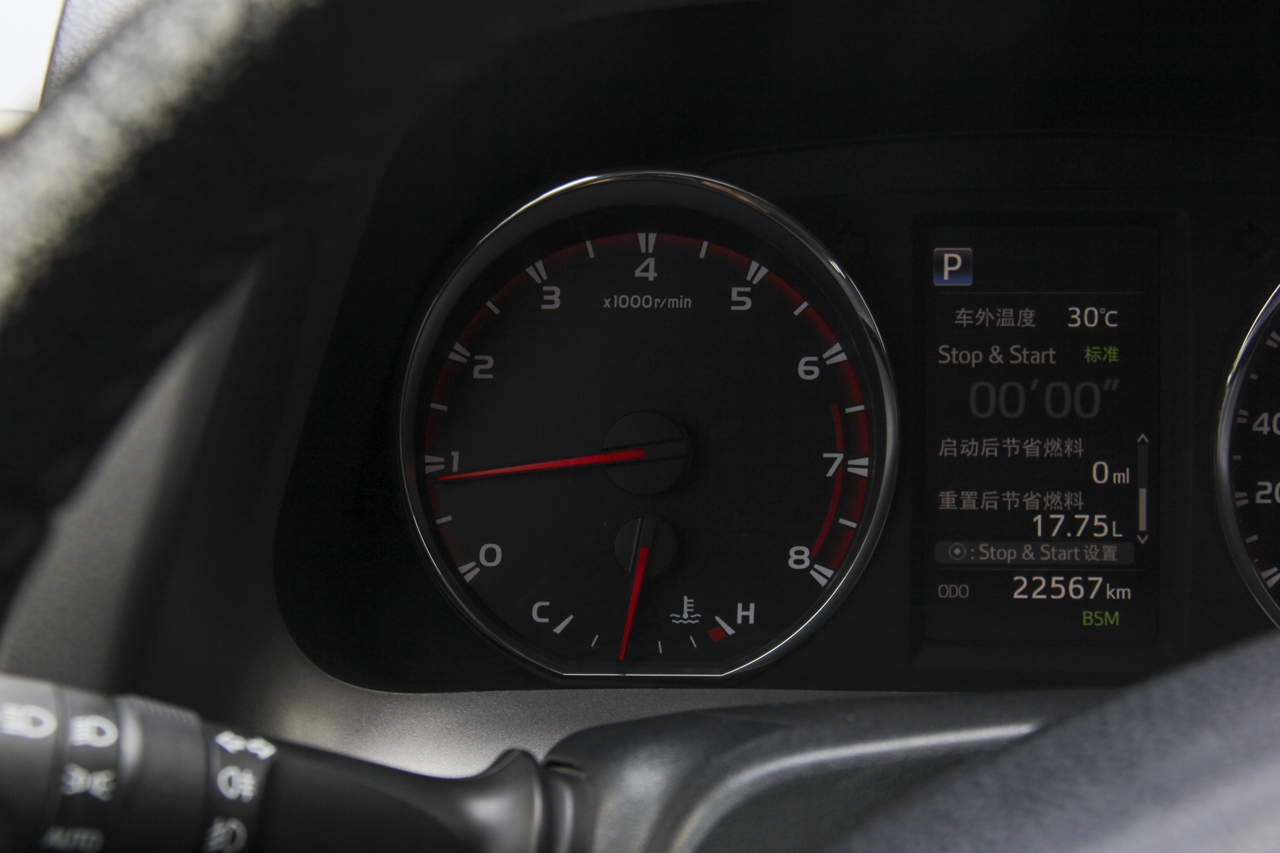 2016款RAV4荣放 2.5L自动四驱尊贵版