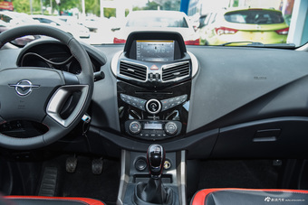 2015款海马S5 1.5T手动智能豪华型运动版