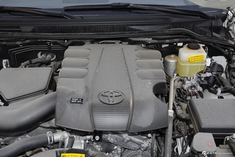 2016款兰德酷路泽4.0L自动V6中东低配版