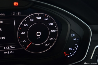 2017款奥迪A4L 2.0T自动45TFSI quattro运动型