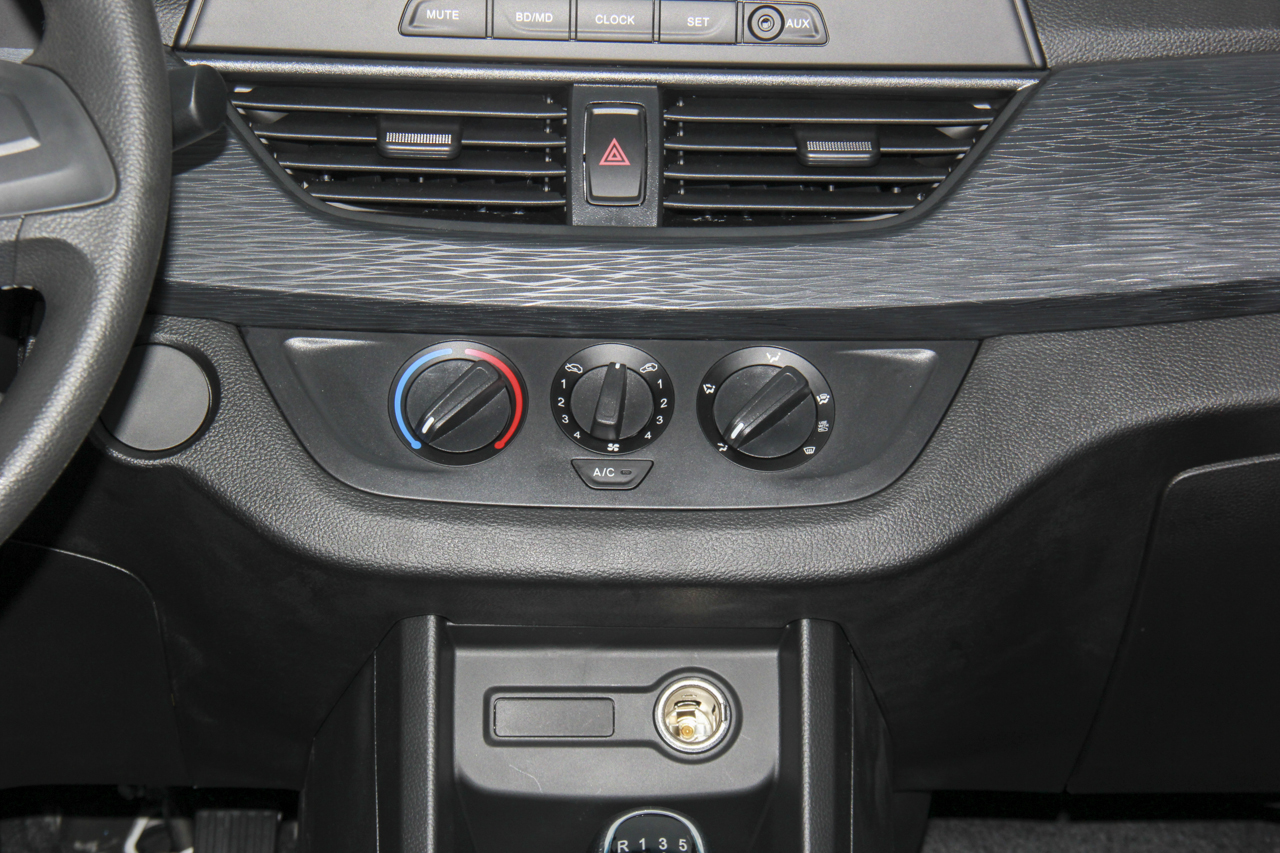 2017款宝骏310W 1.2L手动超值型