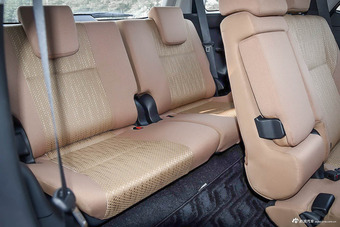 20万真正的越野车 丰田奔跑者性能秒掉同级一切SUV