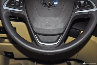 2016款五菱宏光S1 1.5L手动尊享型 大地棕