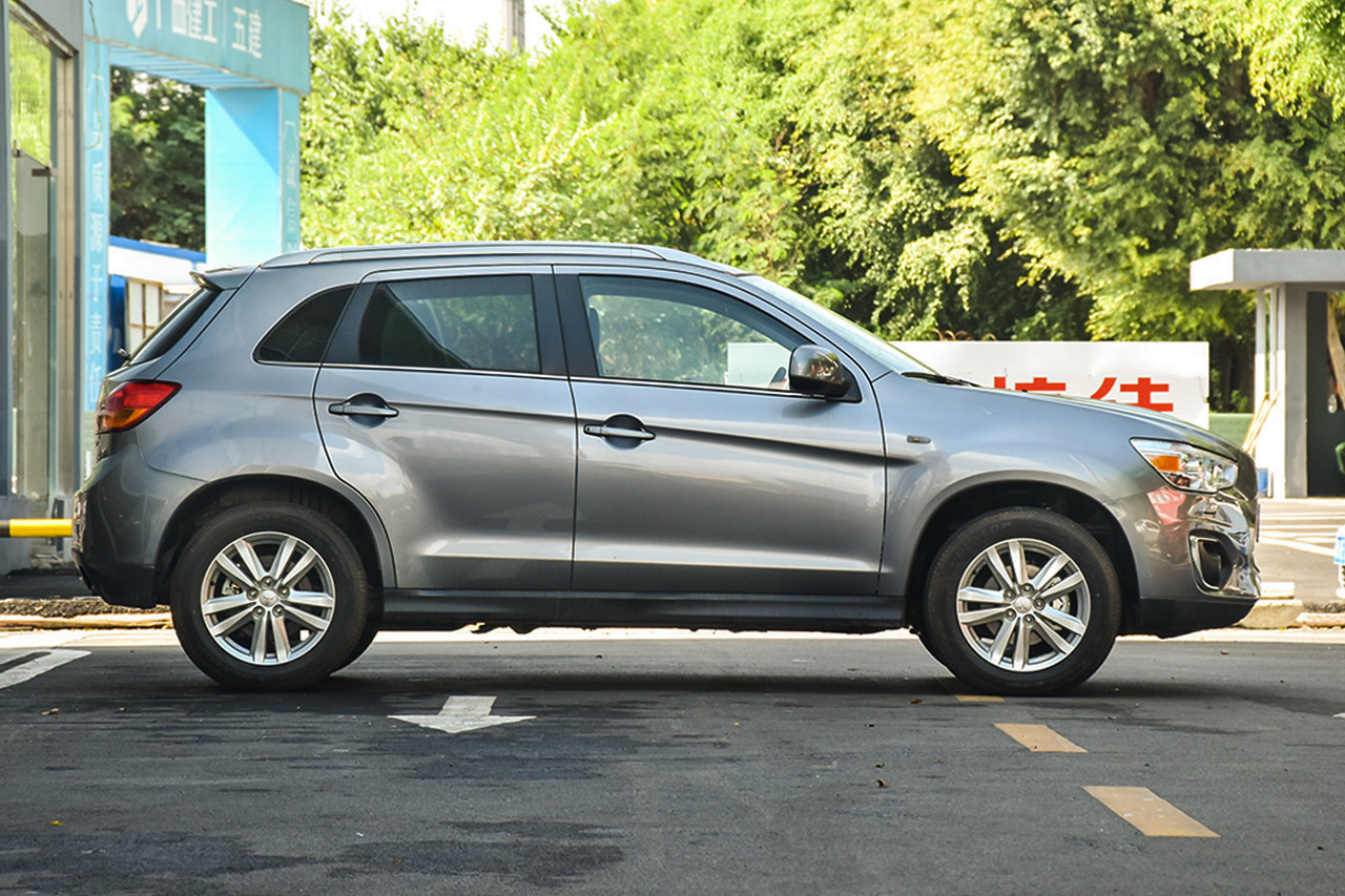 2013款劲炫ASX 2.0L自动四驱旗舰版