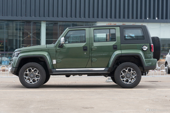 2018款北京BJ40 PLUS 2.3T自动四驱尊享版