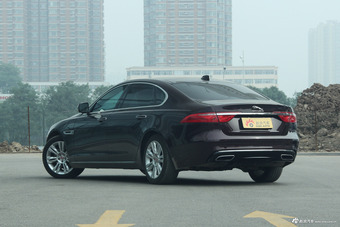 2017款捷豹XFL 2.0T自动240PS尊享版