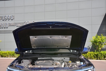 2018款荣威RX8 2.0T自动智联网四驱至尊版