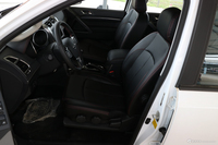 2017款黄海N3 2.5T手动四驱运动版JE4D25C