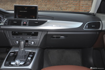 2017款奥迪A6L 3.0T自动45TFSI quattro运动型