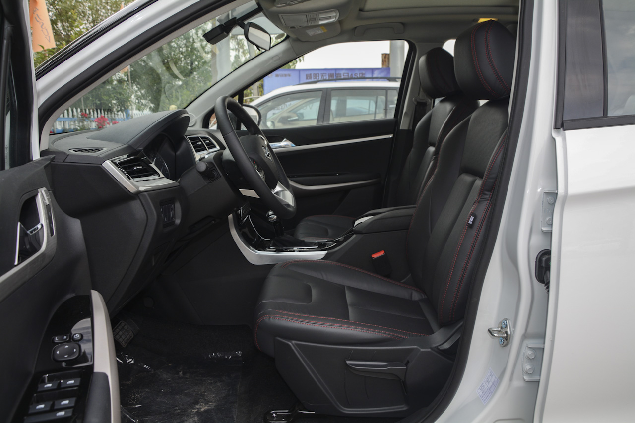 2018款海马S5青春版 1.6L自动旗舰型